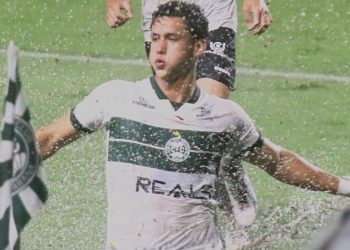 Coritiba vacila e Piás do Couto são castigados com gol tardio no Paranaense