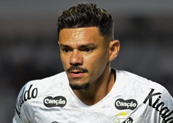 Coritiba avalia contratação de atacante campeão da Libertadores