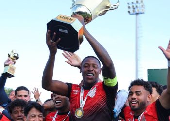 Athletico relaciona zagueiro barrado por Petraglia pela primeira vez no Paranaense