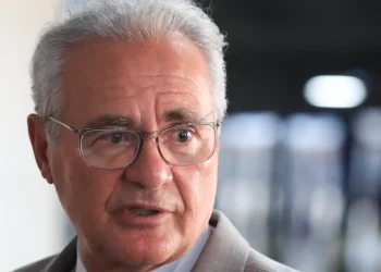 Senadores se reúnem com Fachin e pedem acesso ao inquérito do Master