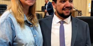Com a presença da deputada federal Dani Cunha, vereador Filipe Coutinho toma posse em Campos