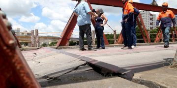 Equipes da Prefeitura e do Estado realizam vistoria na Ponte Barcelos Martins nesta sexta-feira