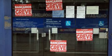 Bancários rejeitam proposta da Caixa e mantêm greve nacional