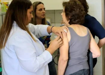 SUS amplia cobertura da vacina Pneumo 20 para maiores de 85 anos