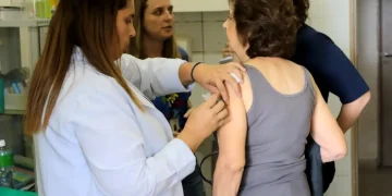SUS amplia cobertura da vacina Pneumo 20 para maiores de 85 anos