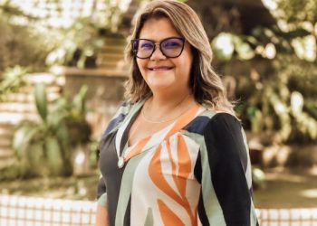 FRANCIMARA ENVIA DOCUMENTOS AO TRE-RJ E REAGE A PEDIDO DE INDEFERIMENTO DA CANDIDATURA.