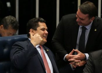 ASSISTA AO VÍDEO: ALCOLUMBRE RESPONDE A PEDIDO DE IMPEACHMENT DE MORAES E ALFINETA FLÁVIO BOLSONARO