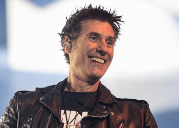 DINHO OURO PRETO CRITICA STF E POLÍTICOS DURANTE SHOW DO CAPITAL INICIAL NO ROCK IN RIO.
