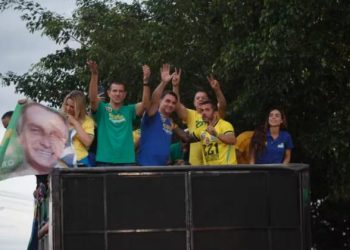 FLÁVIO BOLSONARO INTENSIFICA DISCURSO CONTRA MORAES E PRIORIZA SEGURANÇA EM CAMPOS.