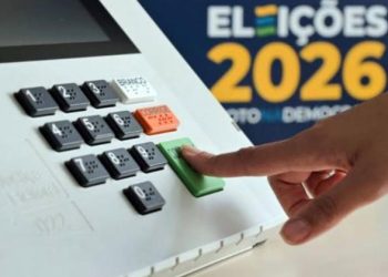 QUAL É A ORDEM DE VOTAÇÃO EM 2026? VEJA COMO PREPARAR A COLINHA PARA A URNA ELETRÔNICA.
