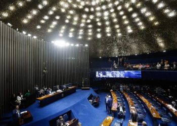 CRISE NO STF FAZ CONGRESSO RETOMAR PROPOSTAS PARA LIMITAR PODERES DA CORTE