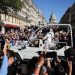 PAPA LEÃO XIV PARA PARIS COM MULTIDÃO HISTÓRICA: ASSISTA AO VÍDEO