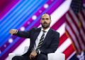 Ministério da Justiça demite Eduardo Bolsonaro de cargo na Polícia Federal