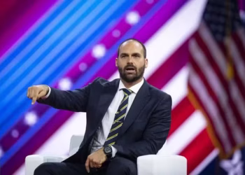 Ministério da Justiça demite Eduardo Bolsonaro de cargo na Polícia Federal