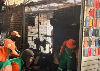 VÍDEO: Incêndio de grandes proporções atinge o Shopping Popular em Campos