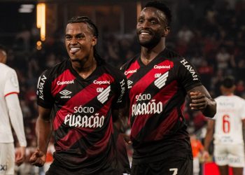 Athletico provoca Coritiba por goleada histórica e ironiza gramado do Couto Pereira