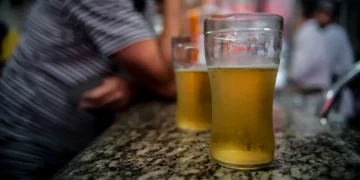 Álcool e cigarro podem causar cegueira, alertam especialistas