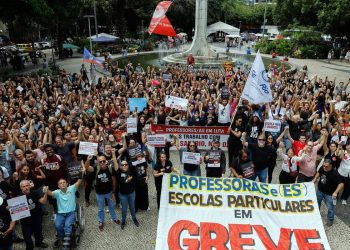 Professores de escolas particulares do Rio fazem greve de 24 horas