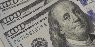Dólar cai a R$ 5,08 e atinge menor valor em um mês