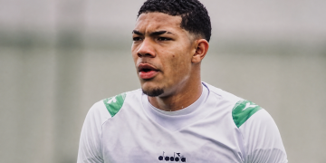Coritiba aposta em joia de 18 anos e 1,96 m para a sequência do Brasileirão