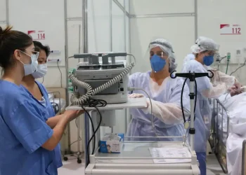 Estudo aponta esgotamento emocional e burnout de médicos de UTI