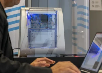 Novo computador quântico educacional passa a ser usado no Senai