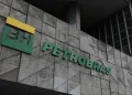 Petrobras batiza primeiro navio a navegar com tripulação 100% feminina