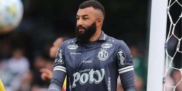 Veterano reencontra torcida e é alvo de vaias em Coritiba x Mirassol
