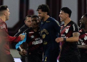 Revelação do Athletico vira líder em ranking do Brasileirão 2026