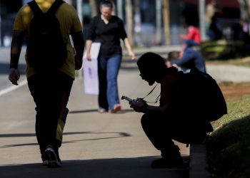 Percentual de jovens nem-nem no Brasil cai para 22,4%, mostra estudo