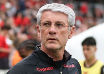 Ainda dá? Odair responde sobre Athletico na briga pelo título do Brasileirão
