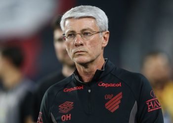 Alerta na defesa e jejum em casa: Athletico tenta retomar embalo no Brasileirão