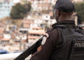 Operação da PMRJ apreende drogas e armas no Complexo da Maré