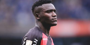 Petraglia freia renovação de Kevin Viveros no Athletico
