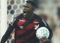 Viveros, do Athletico, entra na lista dos 10 jogadores mais valiosos do Brasileirão