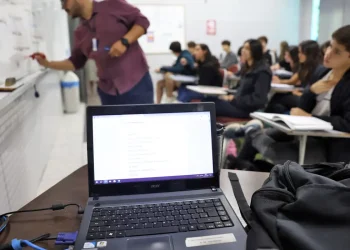Docentes usam inteligência artificial para inovar e engajar alunos
