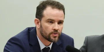 Governo buscará cumprir meta fiscal com diálogo, diz Durigan