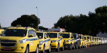 Governo autoriza contrato de R$ 30 bi para motoristas de aplicativos