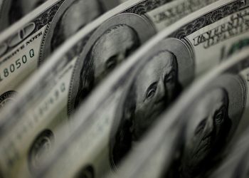 Dólar sobe 8,21%, e bolsa cai 13,88% após reeleição de Lula