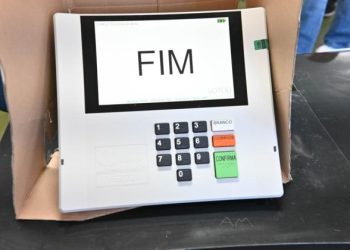 ENTENDA O QUE FAZ O PRESIDENTE DA REPÚBLICA, QUANTO GANHA E QUAIS SÃO OS REQUISITOS PARA OCUPAR O CARGO.