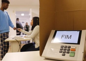 CONFIRA ATÉ QUE HORAS PODE VOTAR E REGRAS SOBRE CELULAR, ROUPAS E PROPAGANDA POLÍTICA.