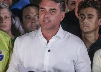 Polícia Federal cancela passaportes de Flávio Bolsonaro