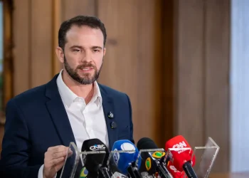 Previsão de superávit no Orçamento de 2027 está mantida, diz Durigan
