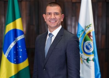 Policial civil, presidente da Alerj e o mais jovem a assumir o cargo desde 1950: saiba quem é Douglas Ruas, o novo governador do Rio