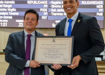 Delegado Carlos Augusto Guimarâes recebe título de Cidadão Campista em iniciativa do vereador Maicon Cruz