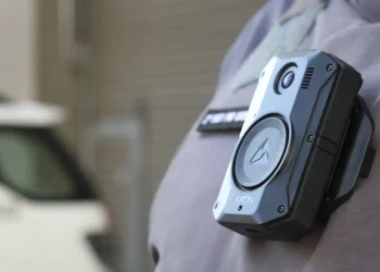 Policiais do RJ devem ter novas câmeras corporais em março de 2027