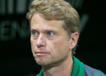 Seabra admite “fantasma” no Coritiba e cobra força mental contra a queda