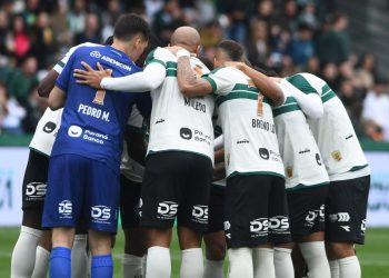 Em crise e sem técnico, Coritiba recorre a ídolo para missão decisiva no Brasileirão