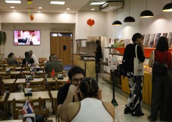 Setor de serviços cai 0,1% de julho para agosto, mostra IBGE
