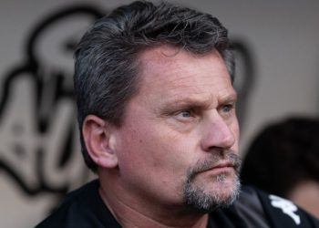 Ex-técnico do Coritiba é favorito para assumir SAF promovida à Série B